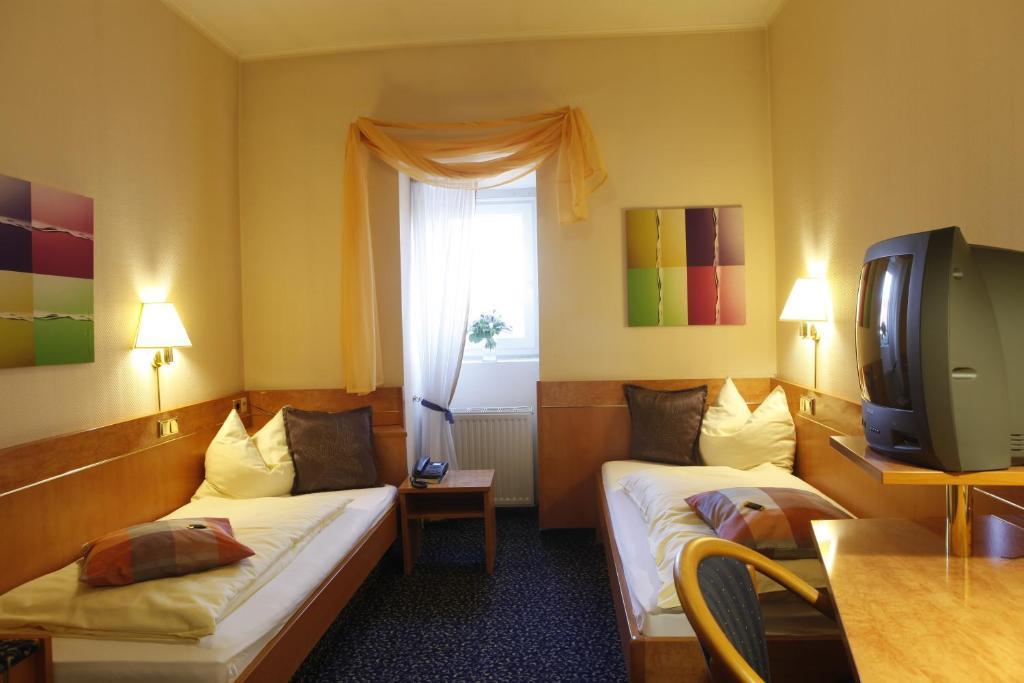 Hotel Villa Brenner Grünstadt Oda fotoğraf